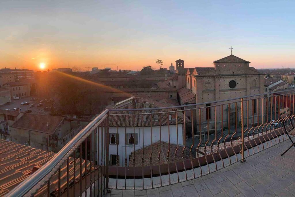 Mansarda Con Vista In Centro A Piacenza Apartment Exterior foto