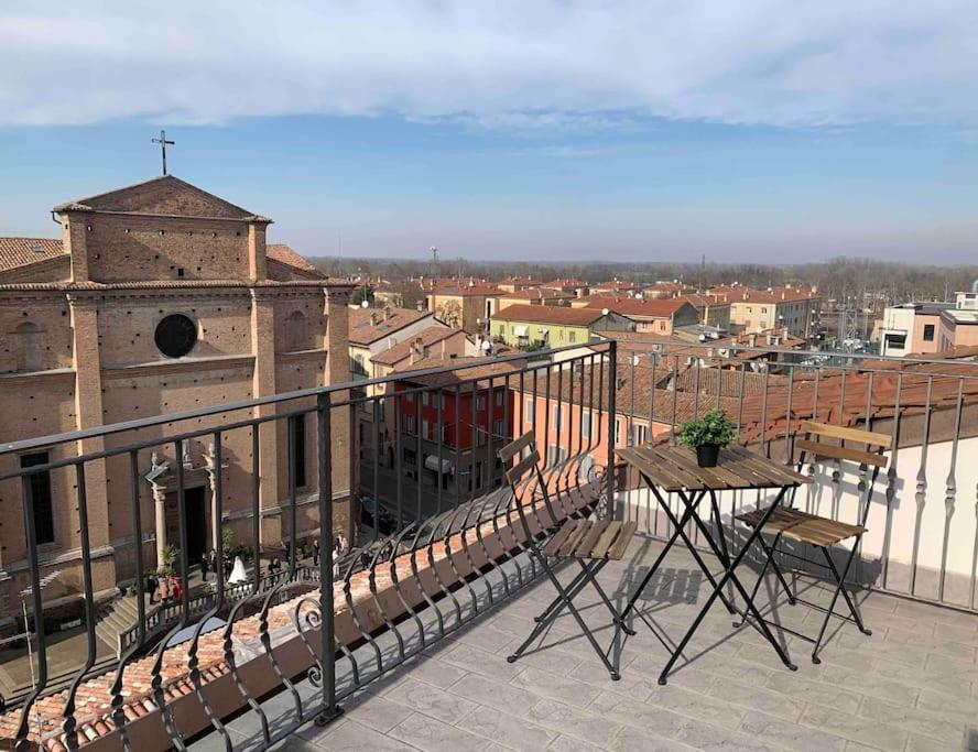 Mansarda Con Vista In Centro A Piacenza Apartment Exterior foto