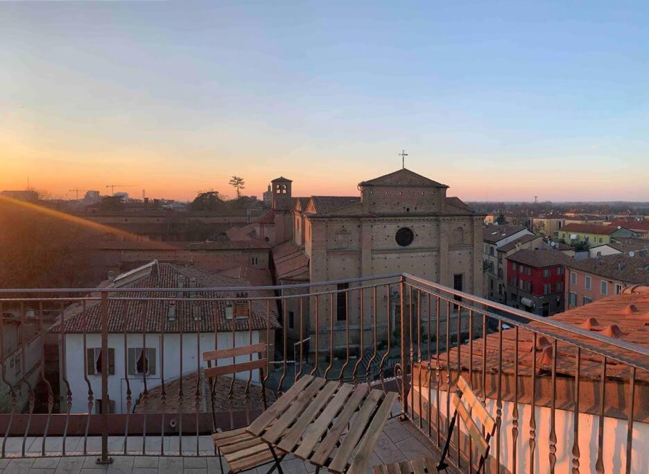 Mansarda Con Vista In Centro A Piacenza Apartment Exterior foto