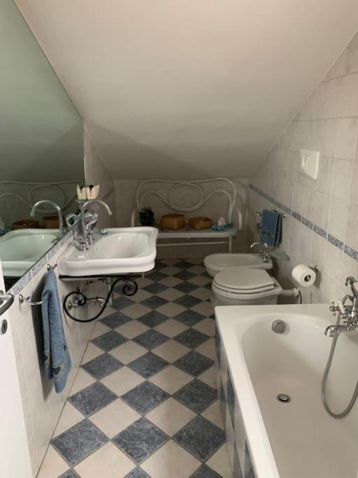 Mansarda Con Vista In Centro A Piacenza Apartment Exterior foto